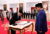 Presiden Prabowo Subianto melantik 31 tokoh dan diplomat sebagai duta besar Republik Indonesia untuk negara-negara sahabat. (Facebook.com @Setkab RI)