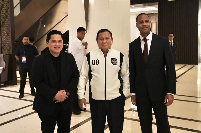 Presiden RI Prabowo Subianto merayakan kemenangan Tim Nasional (Timnas) Indonesia atas Bahrain. (Facebook.com @Setkab RI)