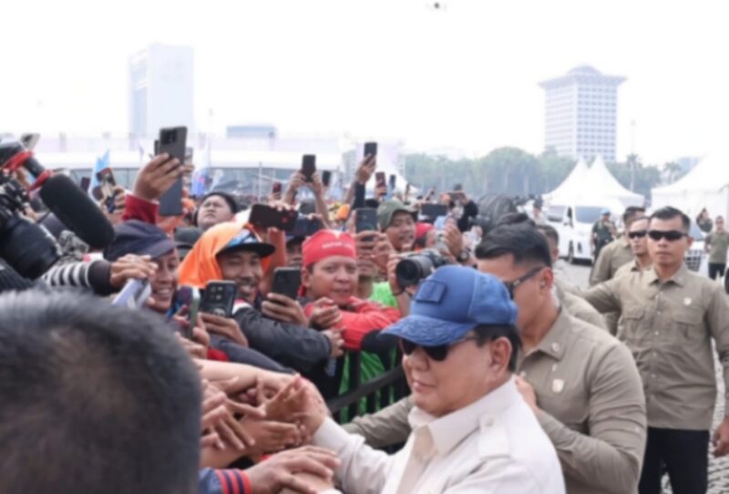 Presiden Republik Indonesia Prabowo Subianto hadir langsung dalam perayaan Hari Buruh Internasional 2025 di kawasan Monumen Nasional (Monas), Jakarta, Kamis (1/5/2025). (Dok. Tim Media Prabowo)