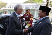 Presiden RI Prabowo Subianto menyambut langsung tokoh global sekaligus pendiri Microsoft, Bill Gates. (Dok. Tim Media Prabowo)