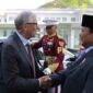 Presiden RI Prabowo Subianto menyambut langsung tokoh global sekaligus pendiri Microsoft, Bill Gates. (Dok. Tim Media Prabowo)