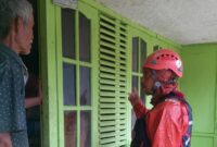 BPBD Kabupaten Ciamis melakukan monitoring dan assesment ke permukiman terdampak banjir di Kabupaten Ciamis, Jawa Barat. (Dok. BPBD Kabupaten Ciamis.)