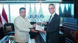 Pertemuan bilateral antara Wakil Menteri Komunikasi dan Digital Angga Raka Prabowo dengan Duta Besar Steve Lang. (Dok. Komdigi.go.id)